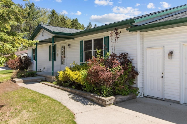 2225 Paul Rd, Manitowoc, WI 54220 - entrance to property featuring a porch