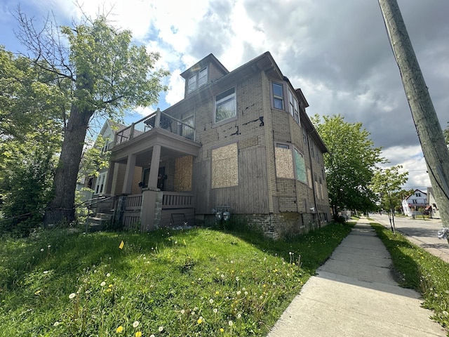 2877 N 23rd St Unit 2879, Milwaukee, WI 53206 - view of side of property featuring a balcony and a porch
