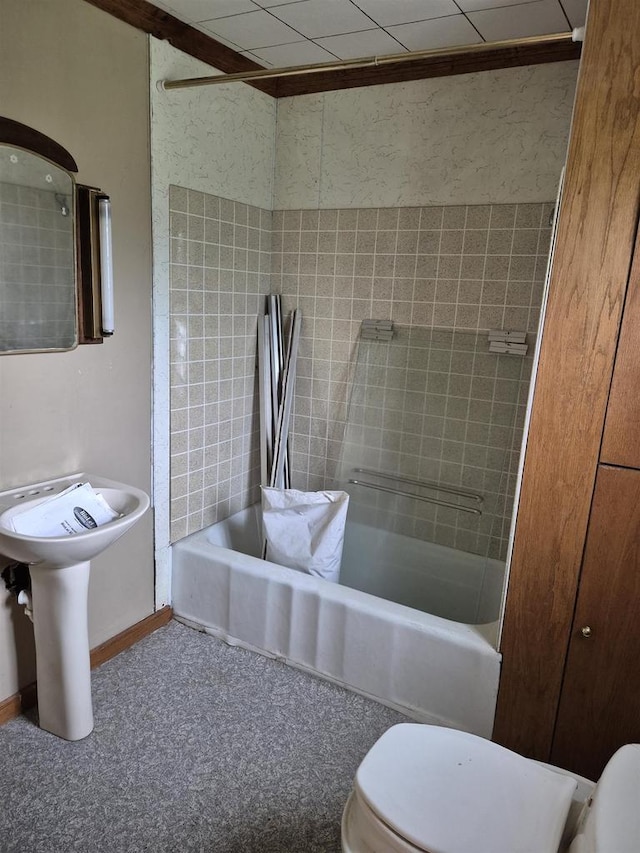 N3922 11th Ave, Hancock, WI 54943 - full bathroom featuring toilet,  shower combination, and baseboards
