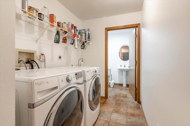 3810 Timber Valley Dr, Wisconsin Rapids, WI 54494 - laundry area with washer and clothes dryer and baseboards