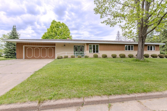 419 E Beech St, Edgar, WI 54426 - ranch-style home featuring an attached garage, driveway, and a front lawn