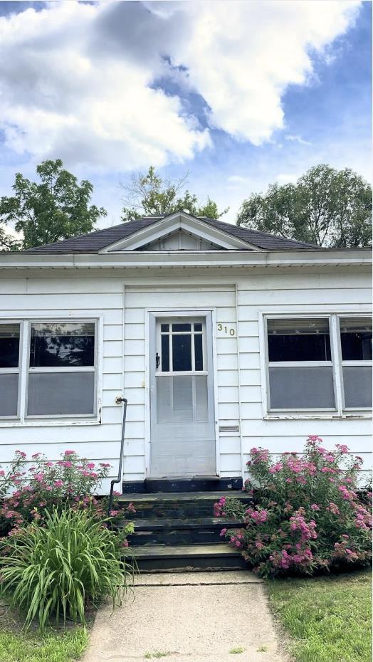 310 W Edgewater St, Portage, WI 53901 - entrance to property