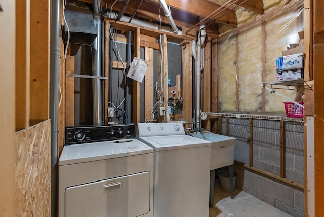 6241 N 118th St, Milwaukee, WI 53225 - laundry room with washer and dryer