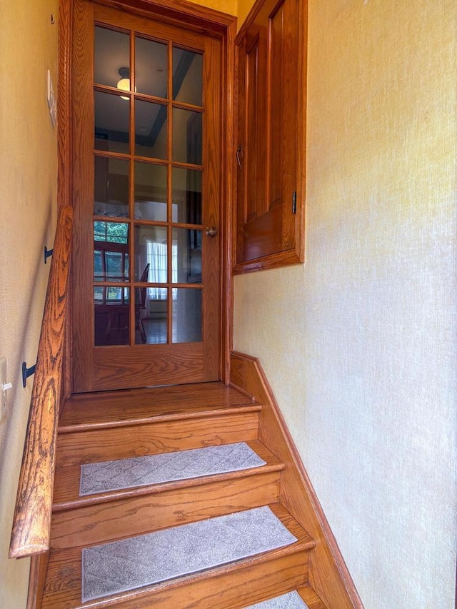 315 Lampert St, Oshkosh, WI 54901 - view of stairs