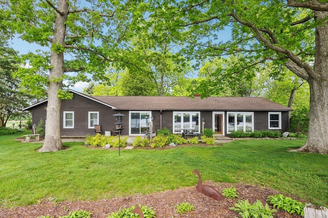 950 N Dousman Rd, Summit, WI 53066 - ranch-style house featuring a front lawn