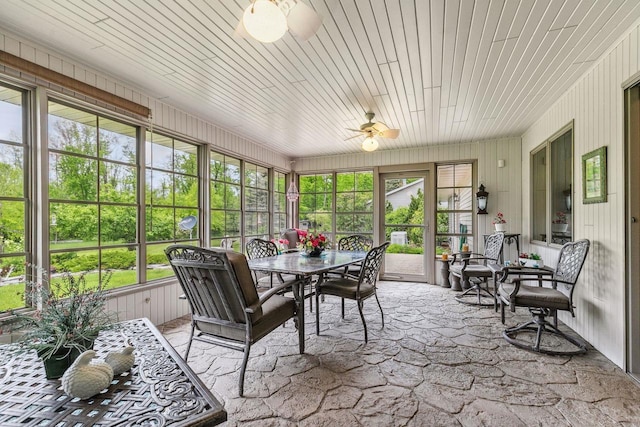 N4653 Thompson Rd, Shiocton, WI 54170 - sunroom featuring ceiling fan and outdoor dining space