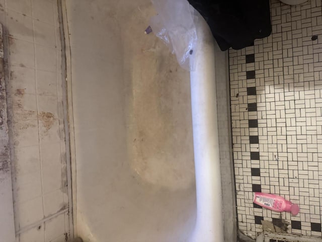 3860 N 24th Pl, Milwaukee, WI 53206 - full bath with tiled shower
