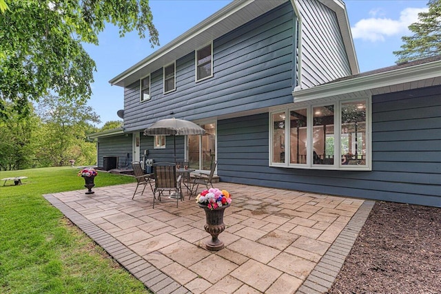 W308N5583 Windrise Cir, Hartland, WI 53029 - back of house featuring a patio and a lawn