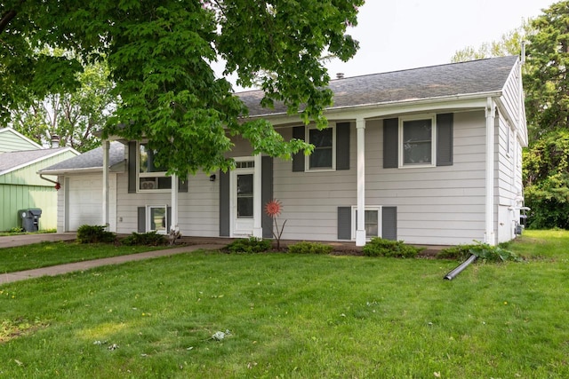 2921 Glendale Ave, La Crosse, WI 54601 - view of front facade with a front yard, an attached garage, driveway, and roof with shingles