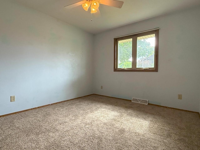 1124 Tullar Rd, Neenah, WI 54956 - empty room featuring carpet floors, ceiling fan, and baseboards