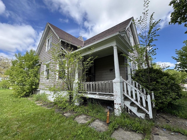 503 W Chambers St, Milwaukee, WI 53212 - view of side of home featuring a porch and roof with shingles