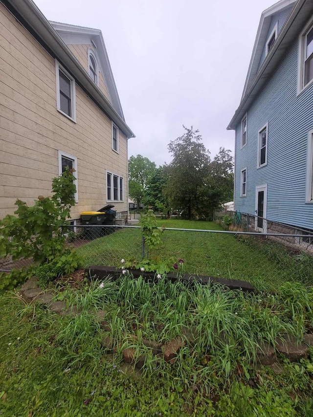 324 N Pine St, Reedsburg, WI 53959 - view of yard