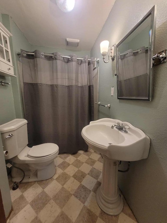 324 N Pine St, Reedsburg, WI 53959 - full bathroom with toilet, tile patterned floors, a shower with curtain, and a textured wall