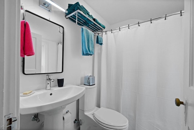 841 4th St S, Wisconsin Rapids, WI 54494 - bathroom with toilet and curtained shower