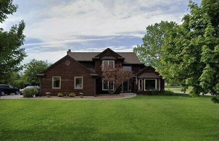 3562 W Jerelin Dr, Franklin, WI 53132 - view of front of home featuring a front lawn