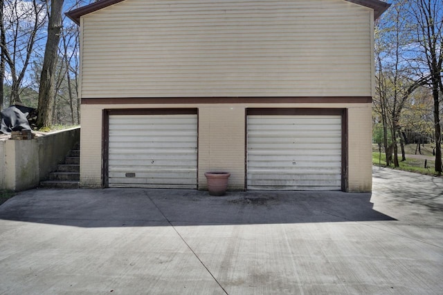 1014 Long Bow Ct, Nekoosa, WI 54457 - view of garage