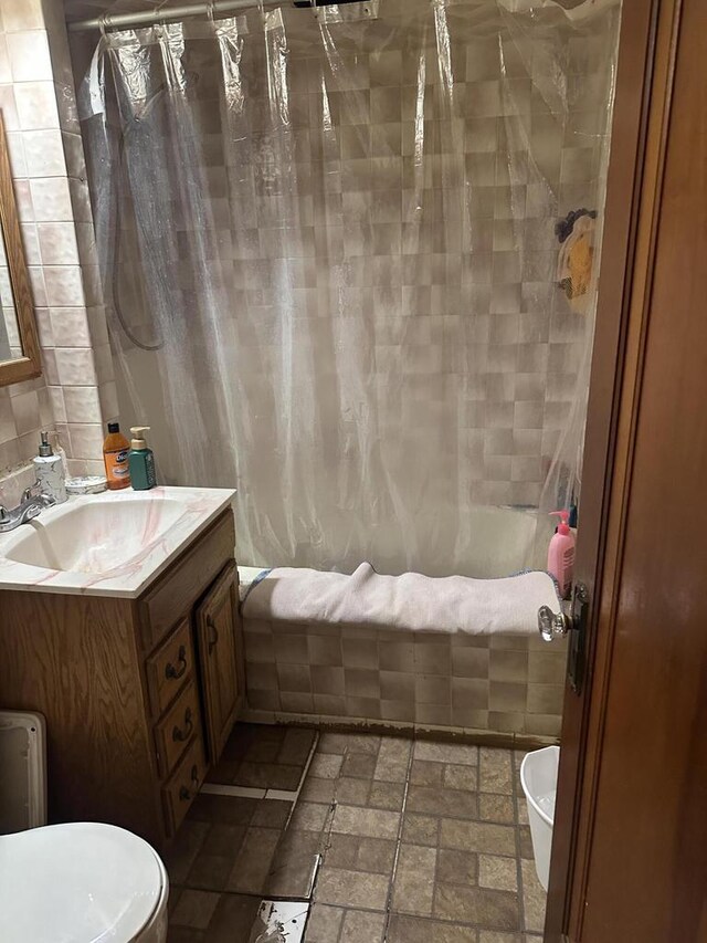 3747 N Vel R Phillips Ave, Milwaukee, WI 53212 - full bath featuring toilet, shower / bath combination with curtain, and vanity