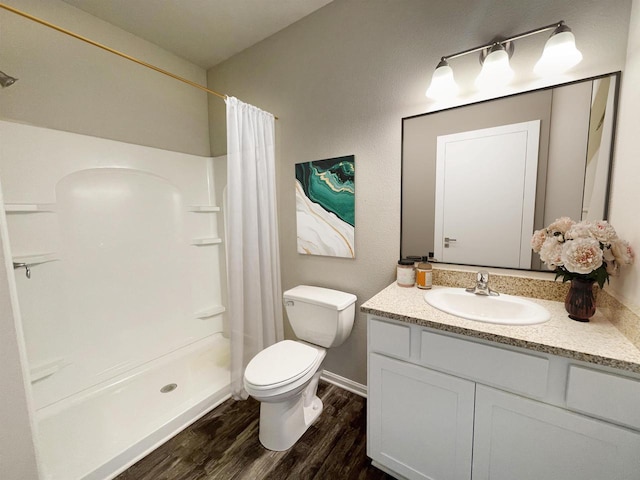 620 E Maple Beach Dr, Edgerton, WI 53534 - full bath featuring toilet, wood finished floors, vanity, curtained shower, and baseboards