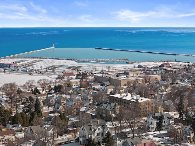 1105 N 6th St, Sheboygan, WI 53081 - aerial view of residential area featuring a large body of water
