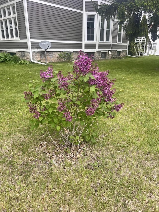 1105 N 6th St, Sheboygan, WI 53081 - view of grassy yard