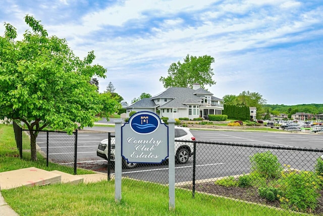 933 Juneau Dr, Fontana, WI 53125 - view of community sign