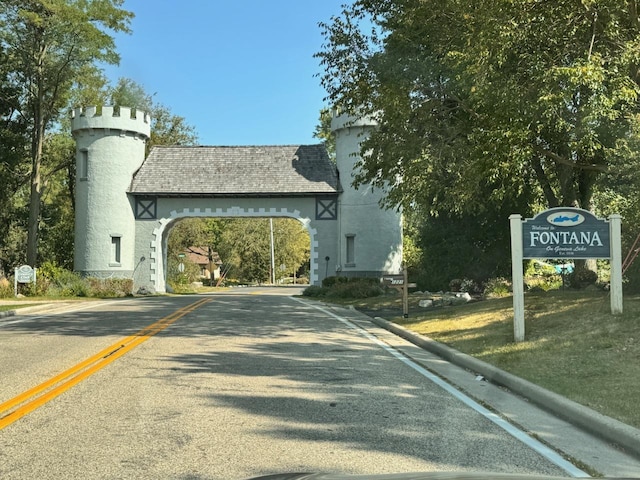 933 Juneau Dr, Fontana, WI 53125 - view of asphalt street