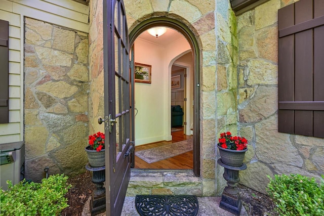 933 Juneau Dr, Fontana, WI 53125 - property entrance featuring stone siding