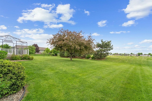 536 Coonen Dr, Combined Locks, WI 54113 - view of grassy yard featuring a gazebo