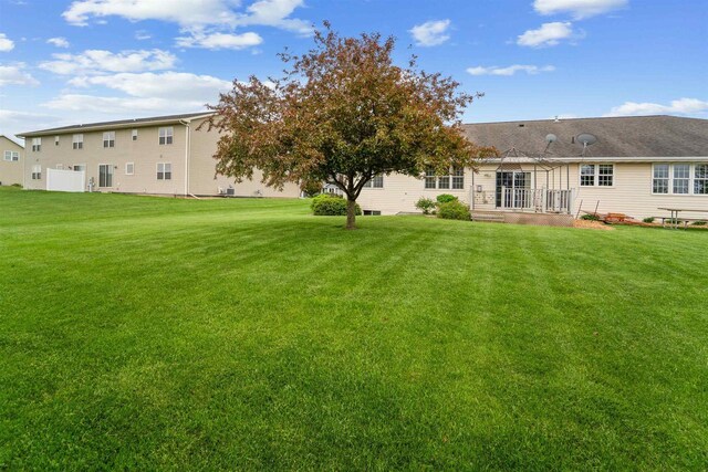 536 Coonen Dr, Combined Locks, WI 54113 - back of house featuring a lawn