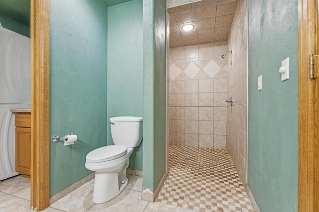 N6471 12 Corners Rd, Black Creek, WI 54106 - bathroom with a stall shower, toilet, recessed lighting, and baseboards