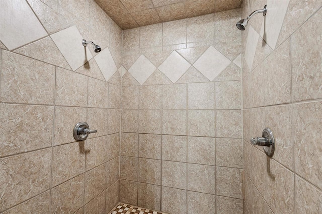 N6471 12 Corners Rd, Black Creek, WI 54106 - full bathroom with a tile shower