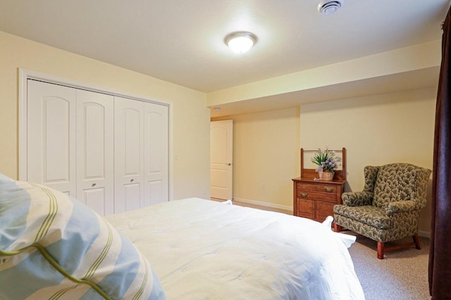 522 Otto Way, Elkhart Lake, WI 53020 - bedroom with a closet, carpet flooring, and baseboards