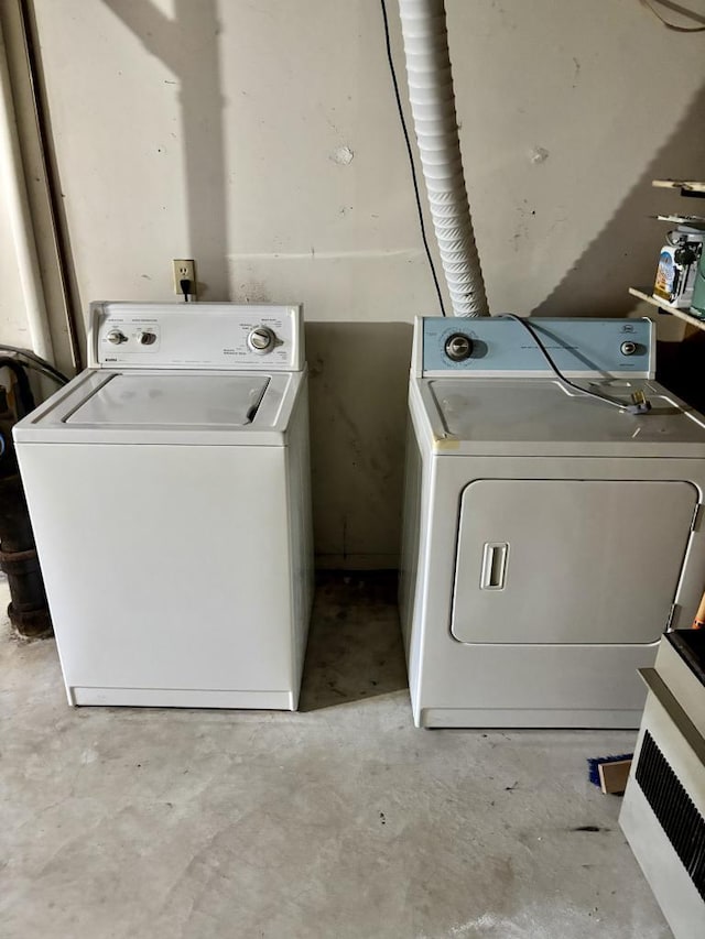 788 S River Rd Unit 7, West Bend, WI 53095 - laundry area with independent washer and dryer