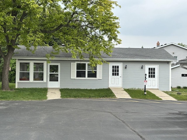 788 S River Rd Unit 7, West Bend, WI 53095 - view of front of house with a front yard and a shingled roof