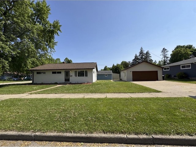1413 E Marquette St, Appleton, WI 54911 - ranch-style home featuring a detached garage, an outdoor structure, and a front lawn