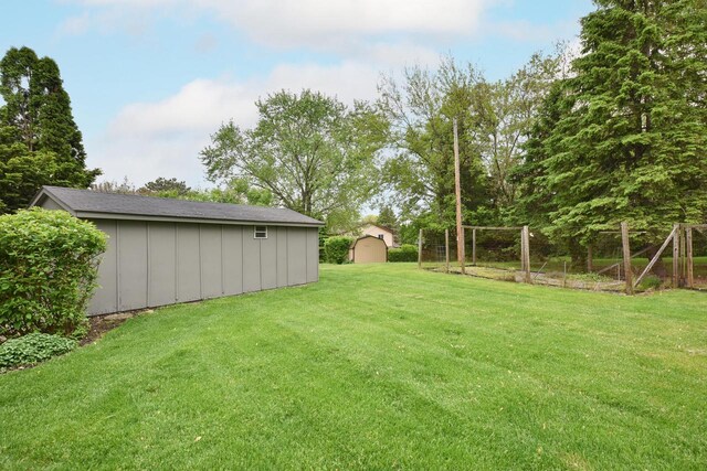 15710 Kata Dr, Elm Grove, WI 53122 - view of grassy yard
