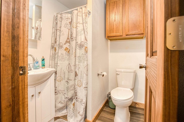 811 E Maple St, Lancaster, WI 53813 - full bath featuring vanity, wood finished floors, toilet, a shower with curtain, and baseboards