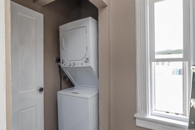 912 N Richmond St, Appleton, WI 54911 - washroom with stacked washing machine and dryer