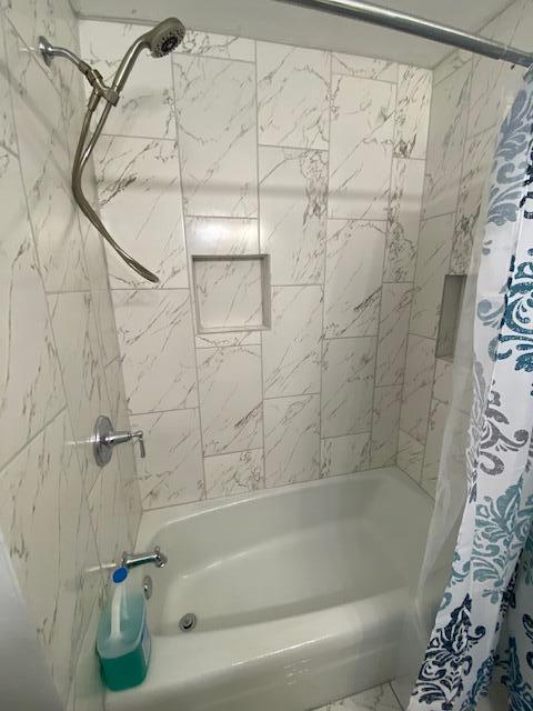 4265 S Nicholson Ave, Saint Francis, WI 53235 - bathroom featuring shower / tub combo with curtain