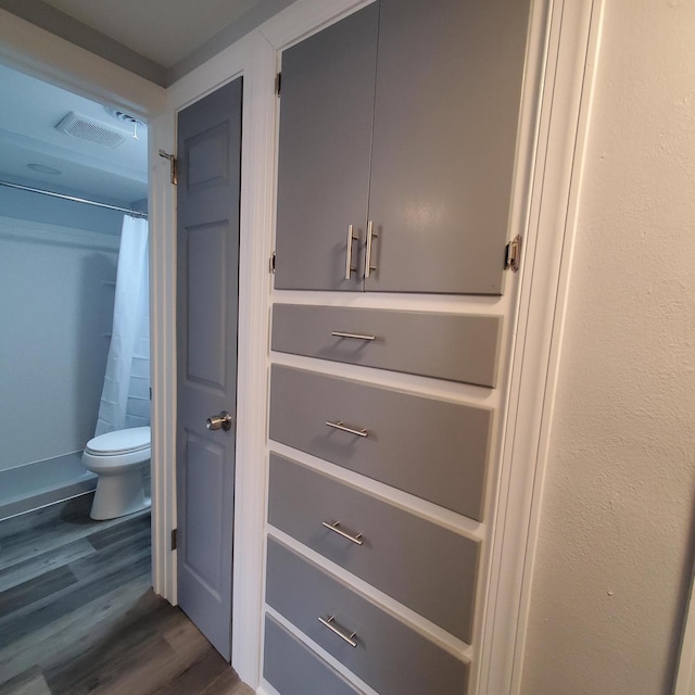 909 College Ave, Racine, WI 53403 - view of closet