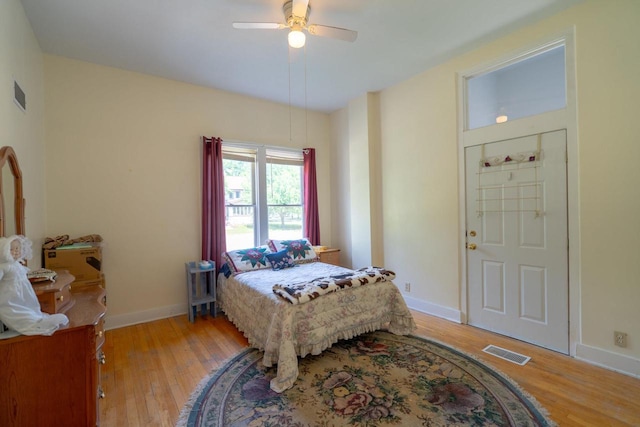 643 Park Ave, Beloit, WI 53511 - bedroom with light wood-style flooring, baseboards, and a ceiling fan