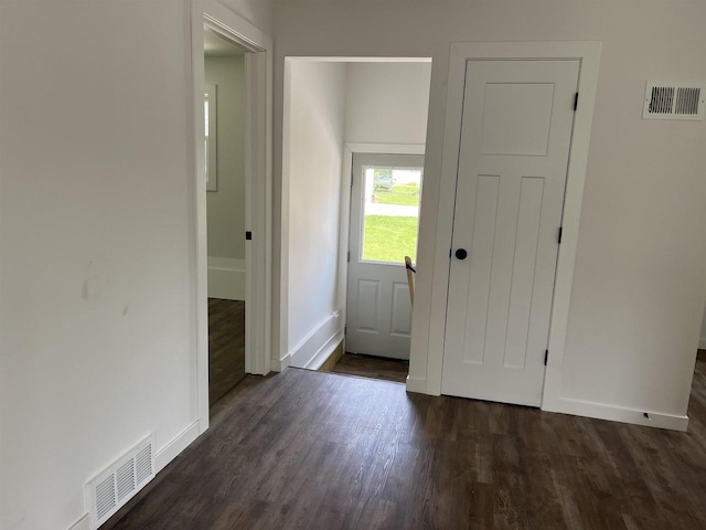 524 Charles St, Reedsburg, WI 53959 - entrance foyer with dark wood finished floors and baseboards