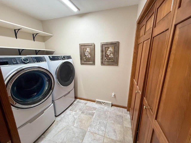 1053 Eastman Ln, Fond Du Lac, WI 54935 - washroom featuring washer and clothes dryer and baseboards
