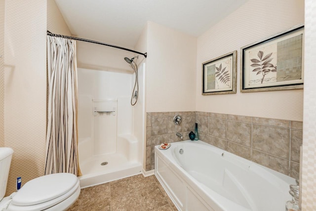 N17W26535 Meadowgrass Cir Unit G, Pewaukee, WI 53072 - full bath featuring toilet, a garden tub, and curtained shower