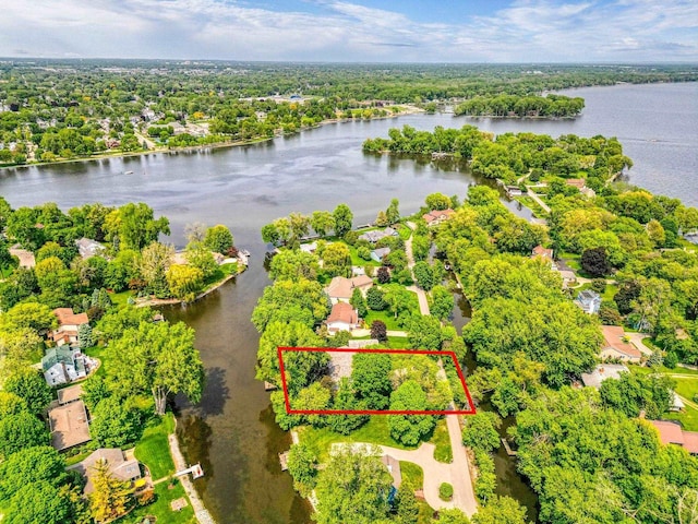 28 W Lake Rd, Menasha, WI 54952 - view of property location with a large body of water and property parcel outlined