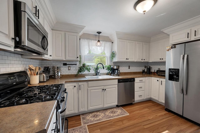 3813 S Clay St, Green Bay, WI 54301 - kitchen featuring appliances with stainless steel finishes, a sink, light wood-type flooring, and white cabinetry