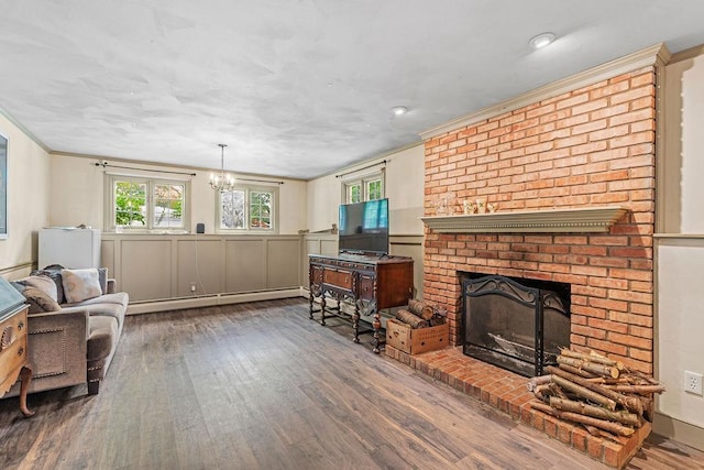 1123 S Park Ave, Neenah, WI 54956 - living area with a baseboard radiator, crown molding, healthy amount of natural light, wood finished floors, and a chandelier