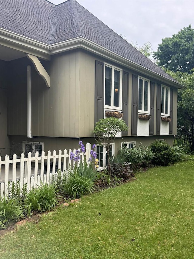 1123 S Park Ave, Neenah, WI 54956 - view of home's exterior featuring roof with shingles