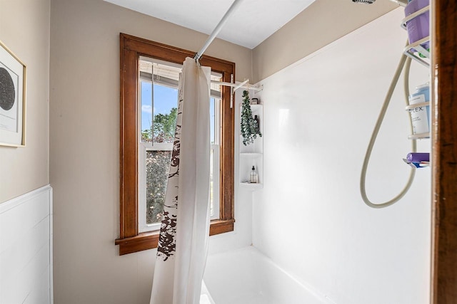 157 E 11th St, Fond Du Lac, WI 54935 - full bath with shower / bath combo