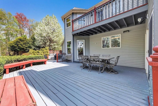 4514 Mohawk Ct, Green Bay, WI 54313 - deck with outdoor dining space